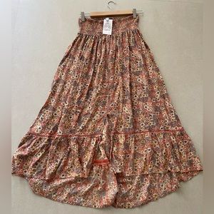Boho style skirt with slight middle slit